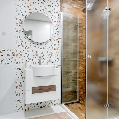 Apartment Luxury 2 Bdrm Getaway And Free Parking *