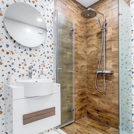 Luxury 2 Bdrm Getaway And Free Parking Apartment Sofia