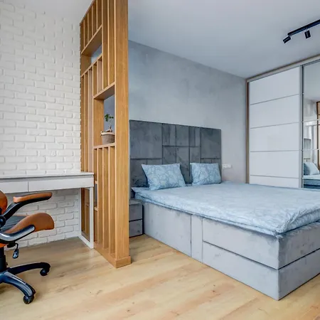 Luxury 2 Bdrm Getaway And Free Parking Apartment