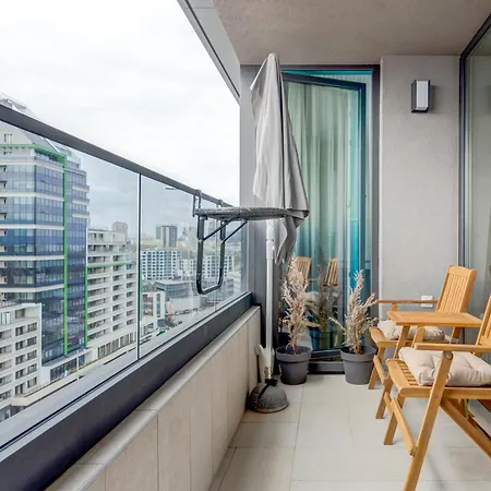 Luxury 2 Bdrm Getaway And Free Parking Apartment